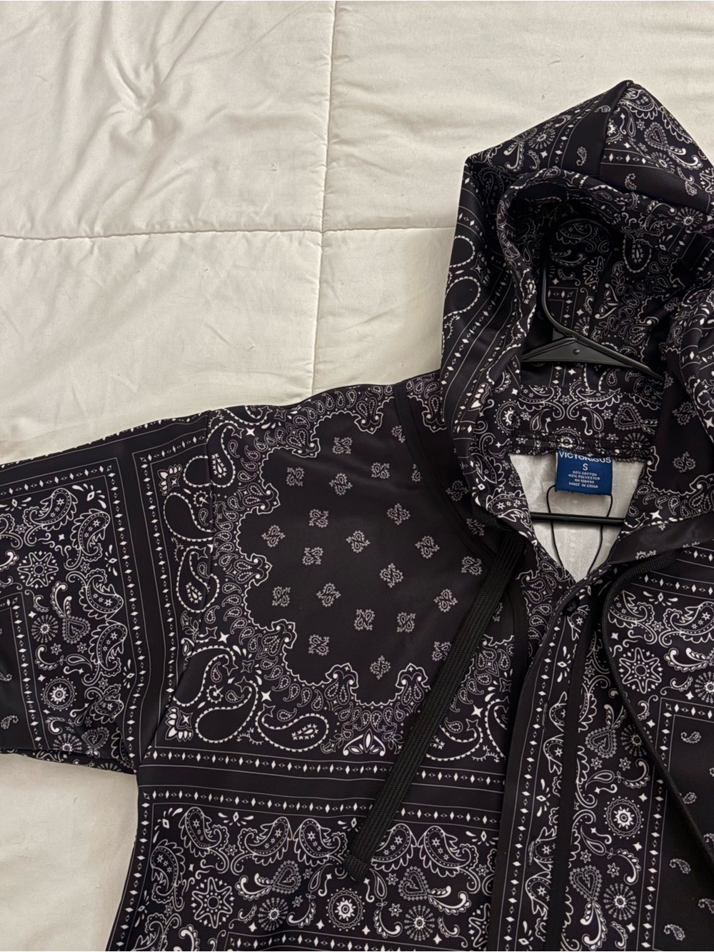 Men's Black Bandana Print Short Sleeve Hooded Jersey - Picture 3 of 3